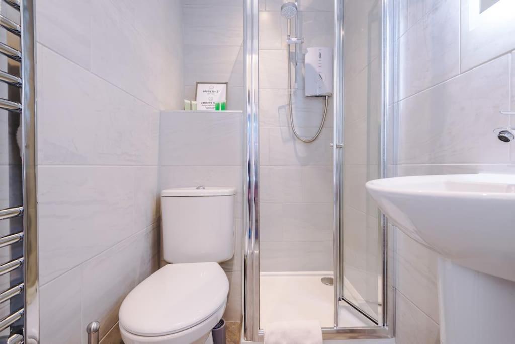 Pink Palace - Central Apartment Честер Экстерьер фото
