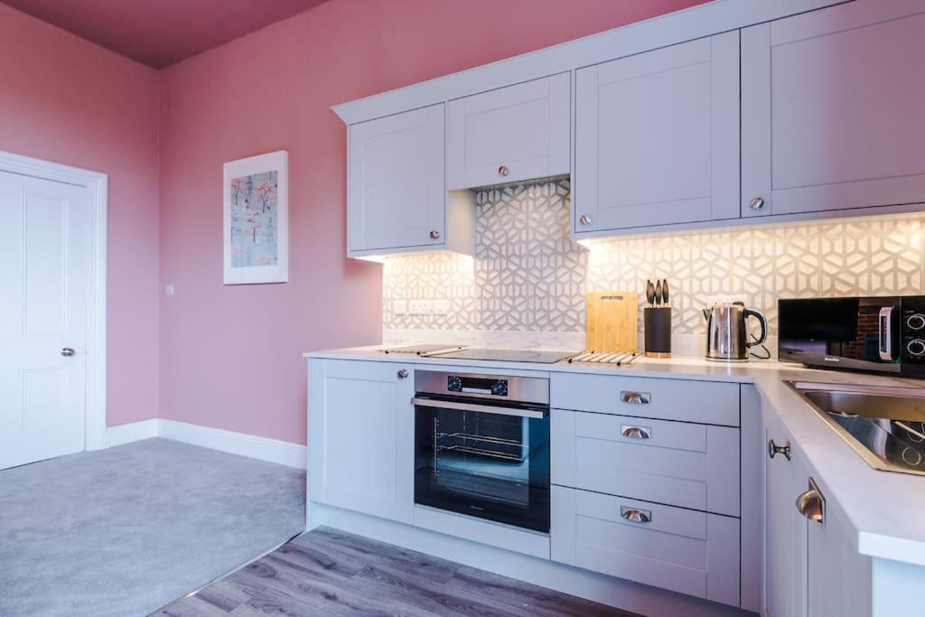 Pink Palace - Central Apartment Честер Экстерьер фото
