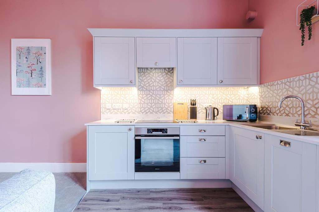 Pink Palace - Central Apartment Честер Экстерьер фото