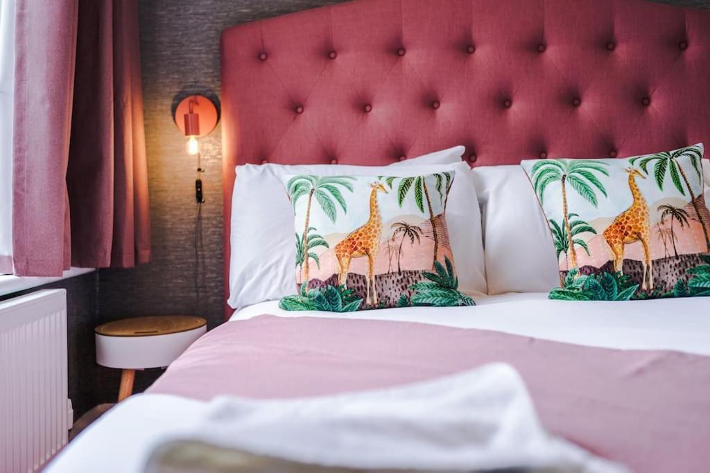 Pink Palace - Central Apartment Честер Экстерьер фото