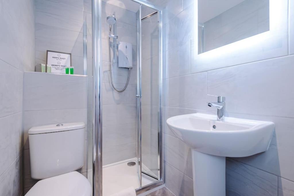 Pink Palace - Central Apartment Честер Экстерьер фото